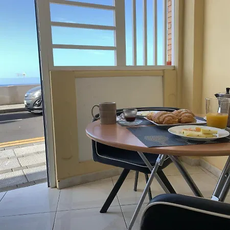 Homestay In Shared In Cristianos In Front Of The Playa Vistas *